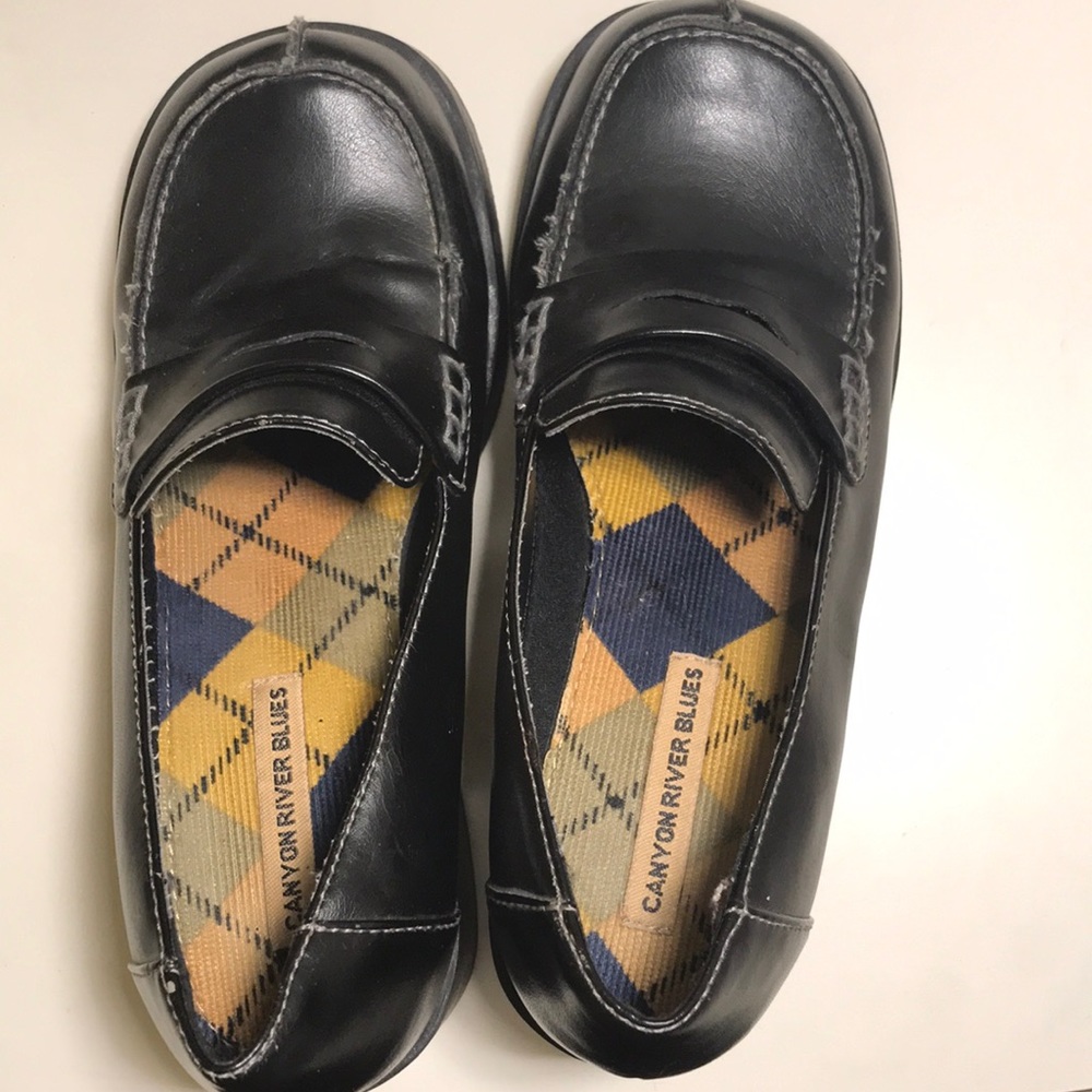 Canyon river blues 7 1/2 M black penny loafer w/ 2 inch heel slightly worn